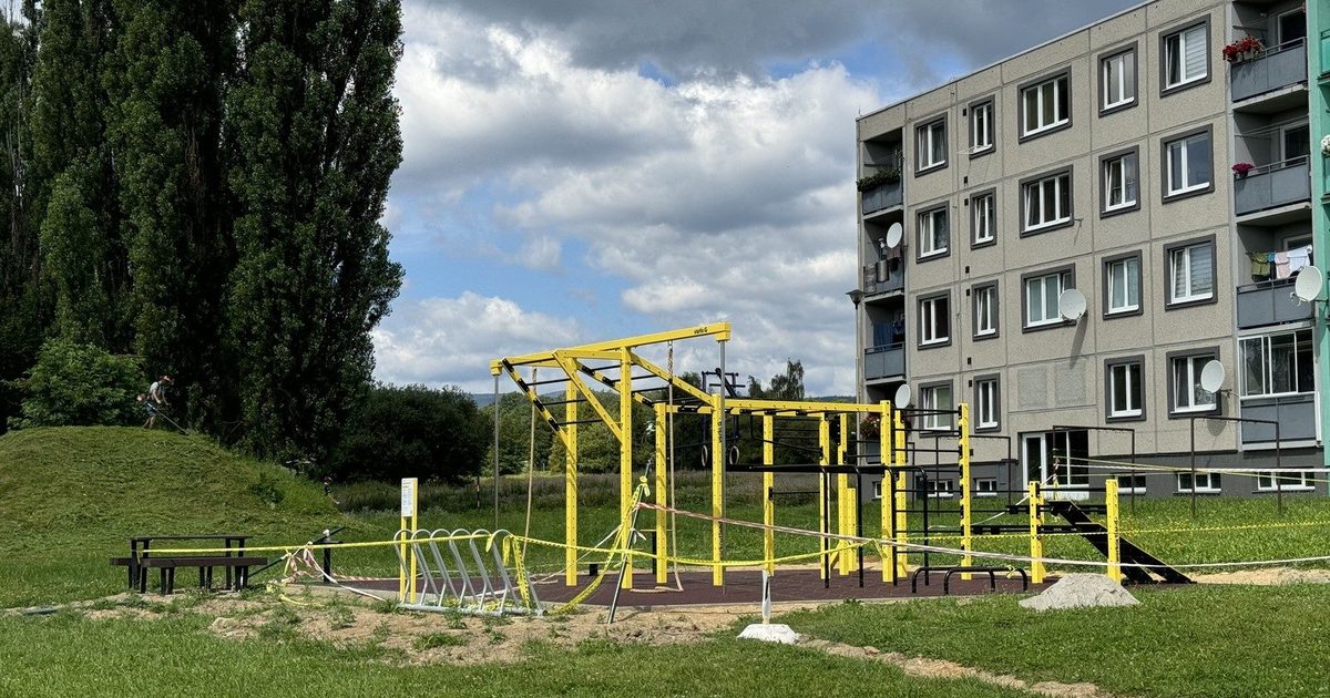 Výstavba veřejně přístupného hřiště v obci - workoutové hřiště