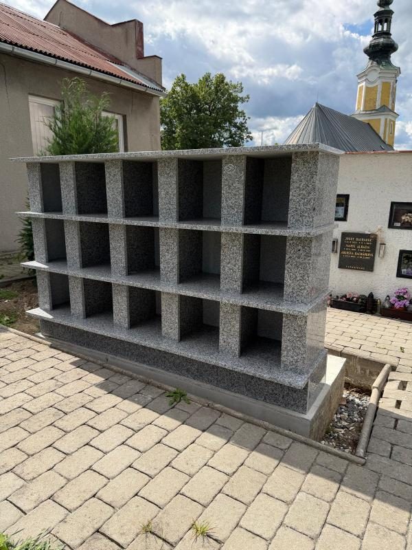 Nová kolumbária na hřbitově ve Světlé Hoře