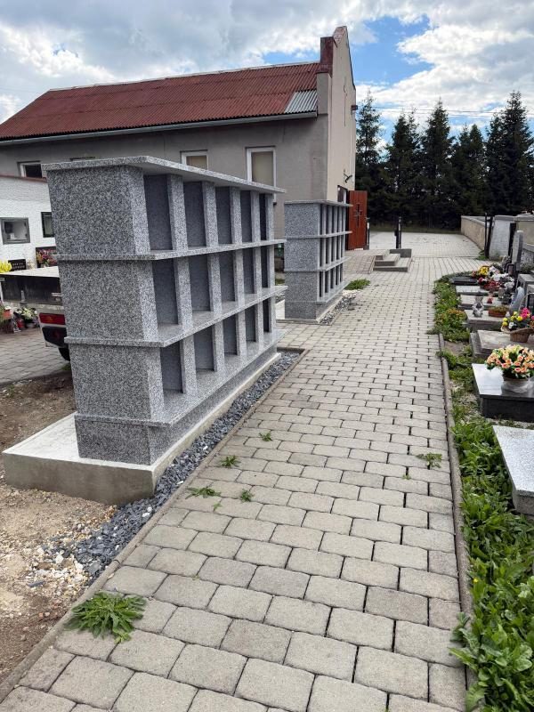 Nová kolumbária na hřbitově ve Světlé Hoře