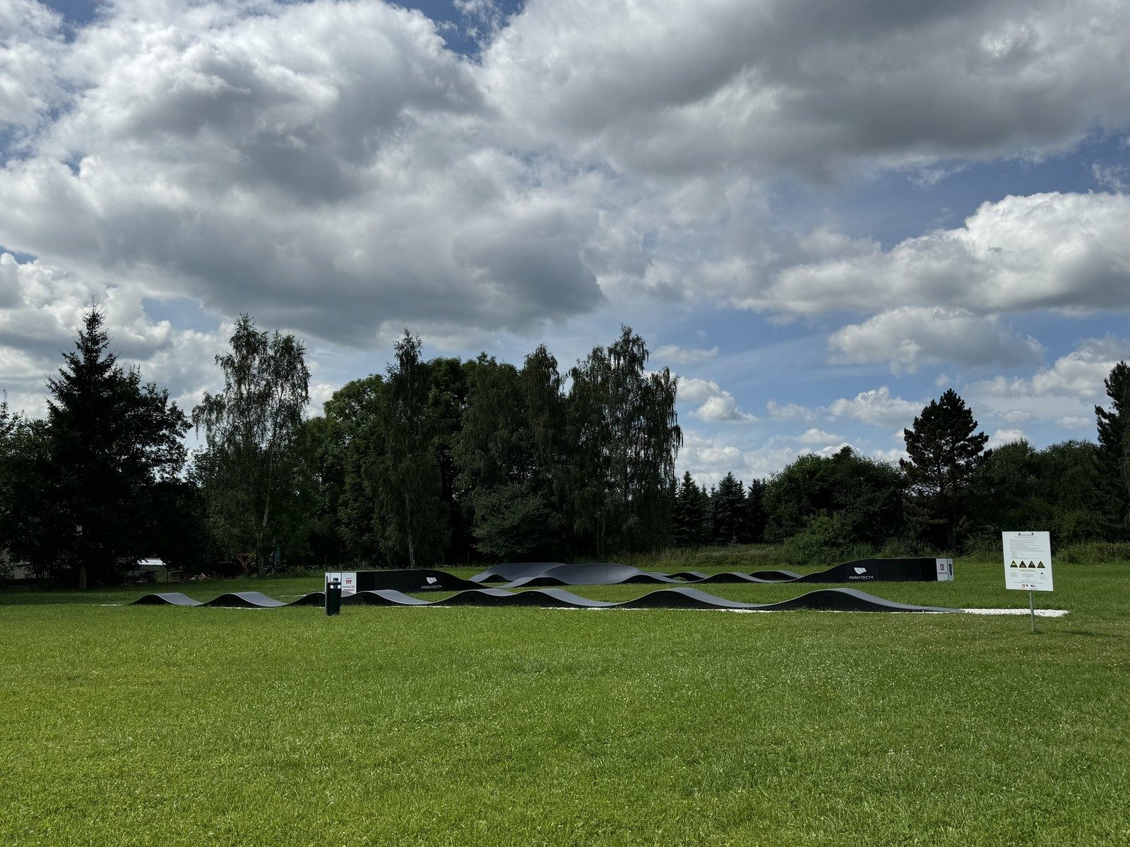 Výstavba veřejně přístupného hřiště v obci - pumtrack dráha