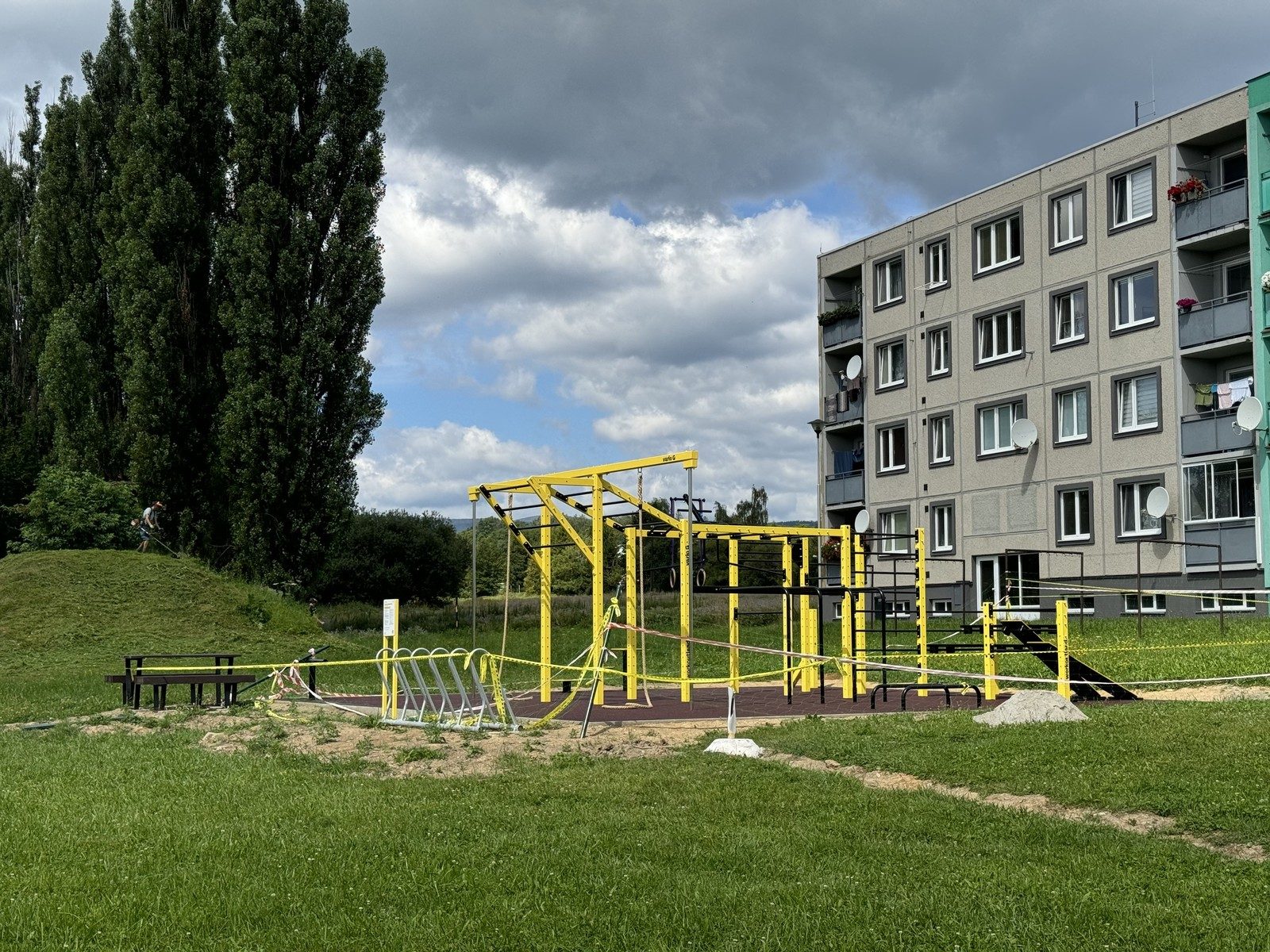 Výstavba veřejně přístupného hřiště v obci - workoutové hřiště